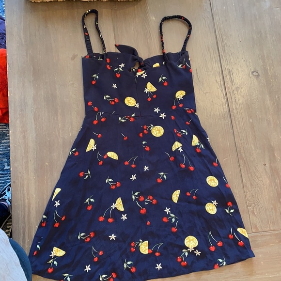 Women's calumet dress - Picture 2 of 2